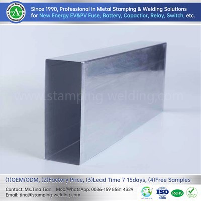 Obudowa akumulatora samochodowego z silnikiem elektrycznym